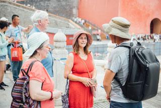 北京ガイドが故宮をお客様にご紹介