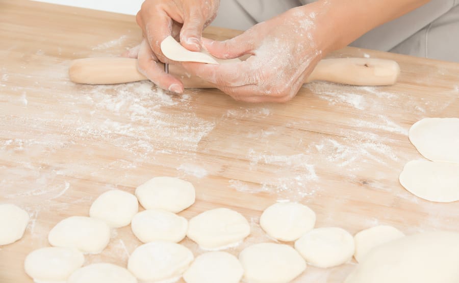 餃子の皮の作り方